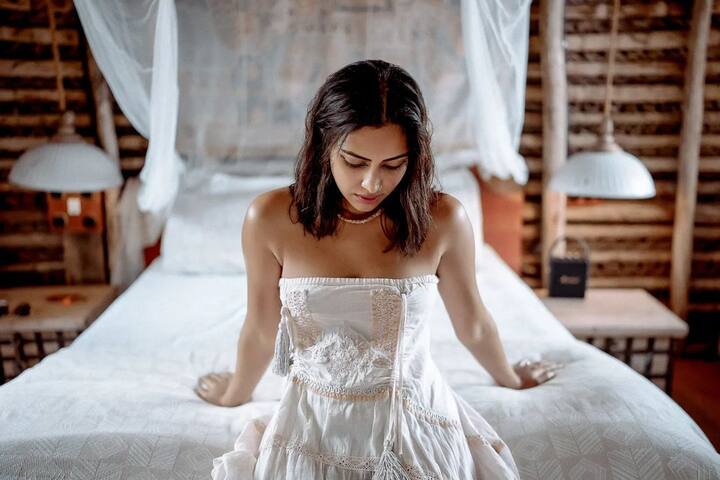 South Actress Amala Paul Latest Pic: अमाला पॉल (Amala Paul) साउथ की उन अभिनेत्रियों में से हैं, जो फिल्मों के अलावा अपने लुक्स को लेकर भी चर्चाओं का हिस्सा रहती हैं.