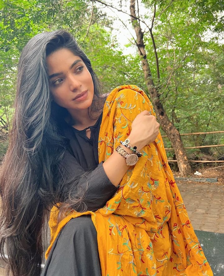 என்னை கொஞ்சும் மழையில் உன் வாசம்