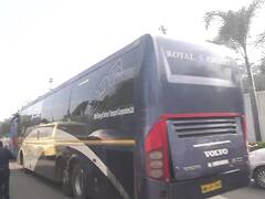 In Pics: सरकार बचाने के लिए रायपुर चले हेमंत सोरेन सरकार के विधायक, देखें तस्वीरें