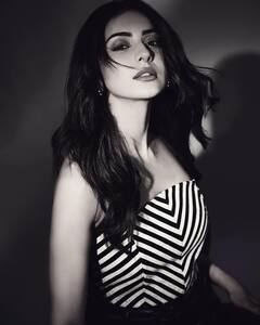 PHOTO: ऑफ शोल्डर टॉपमध्ये रकुल प्रीत सिंहने दिल्या मस्त पोज; पाहा फोटो!