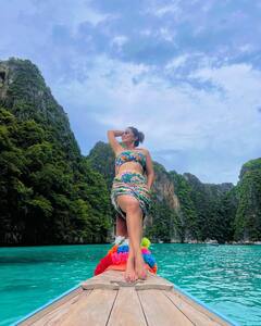 PHOTO: हिना खानचा बोल्ड लूक, फ्लोरल आऊटफिट्समध्ये दिसतेय खास!