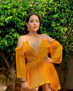 Urfi javed Photos: कभी फूल बनकर, कभी पत्थर से छिप कर, उर्फी जावेद के इन लुक्स ने दी फैशन वर्ल्ड में तगड़ी टक्कर