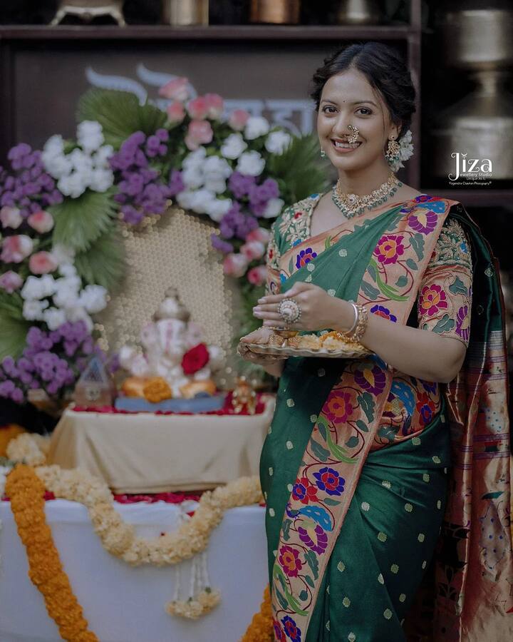 अभिनेत्री तेजश्री प्रधानच्या घरीही गणपती बाप्पाची स्थापना झाली आहे.(फोटो सौजन्य :tejashripradhan/इंस्टाग्राम )