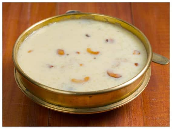 પાયસમ: પાયસમ નારિયેળના દૂધ અને ગોળમાંથી બનાવવામાં આવે છે. પાયસમ એ કેરળની પ્રખ્યાત વાનગી છે. ચોખામાંથી બનાવેલી આ મીઠી વાનગી ભગવાન ગણેશને ભોગ તરીકે અર્પણ કરી શકાય છે.