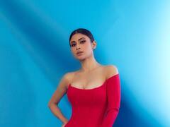 PHOTO | हॉट अन् बोल्ड, रेड ड्रेसमध्ये मौनी रॉयचा हटके लूक!