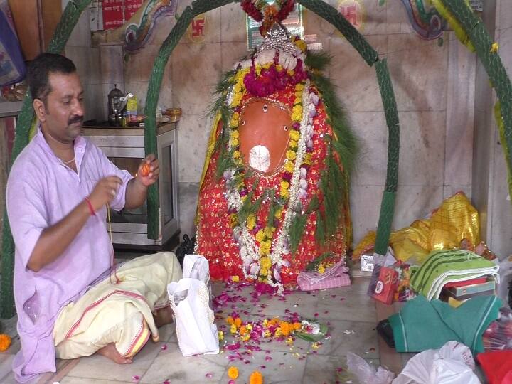 इसी तरह दाता गणेश ट्रस्ट की तरफ से मथुरा गेट स्थित पंचमुखी हनुमान मंदिर पर भगवान गणेश की प्रतिमा स्थापित की गई. श्रीराम सेवक ट्रस्ट द्वारा कुम्हेर गेट से दाता गणेश की शोभा यात्रा निकाल कर लक्ष्मण मंदिर स्थित विजय हनुमान मंदिर पर भगवान गणेश की प्रतिमा स्थापित की गई.