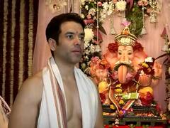 Bollywood : बॉलिवूड कलाकारांनी जल्लोषात केलं बाप्पाचं स्वागत; पाहा फोटो