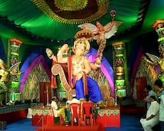 चिंचपोकळीच्या चिंतामणीचा विजय असो... यक्षणी देवीच्या दरबारात बाप्पा विराजमान, देखणं रुप पाहण्यासाठी गर्दी