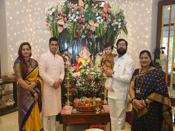 Ganesh Utsav : नेत्यांच्या घरी गणरायाचं उत्साहात आगमन; पाहा पंतप्रधान, मुख्यमंत्र्यांसह दिग्गजांच्या घरचा बाप्पा