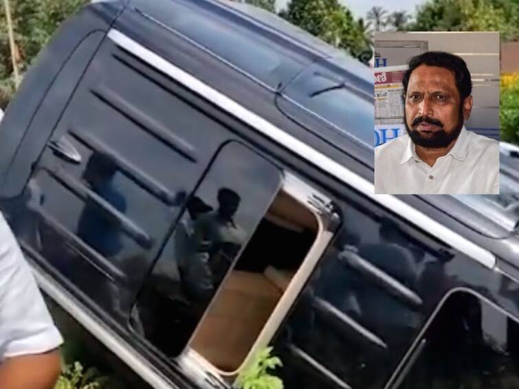 Former Deputy Chief Minister of Karnataka car overturned in a canal after the driver lost control Laxman Savadi Car Accident : कर्नाटकच्या माजी उपमुख्यमंत्र्यांची कार चालकाचा ताबा सुटल्याने कालव्यात उलटली