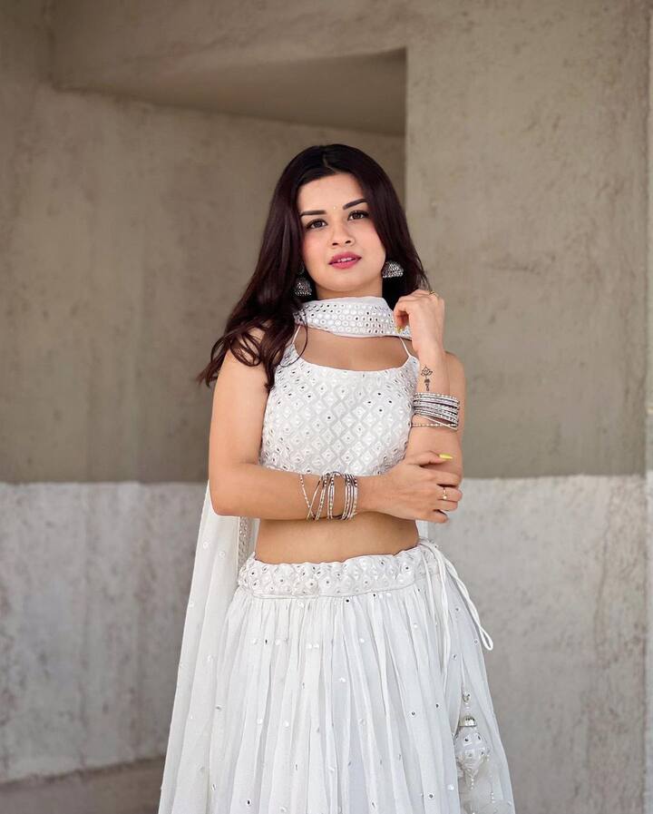 अवनीत कौर इन दिनों अपने बॉलीवुड डेब्यू को लेकर सुर्खियों में छाई हुई हैं. वो कंगना रनौत के प्रोडक्शन हाउस के बैनर तले बनी फिल्म टीकू वेड्स शेरू में दिखाई देंगी.