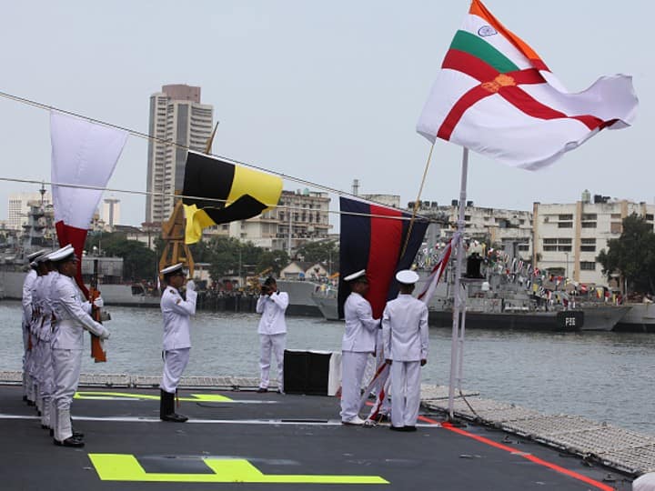 Prime Minister Modi will unveil a new flag for the Indian Navy in Kochi Navy New Flag  :  భారత నేవీ కొత్త ఫ్లాగ్‌ను ఆవిష్కరించనున్న మోదీ - ఈ సారి జెండా అద్భుతమే !
