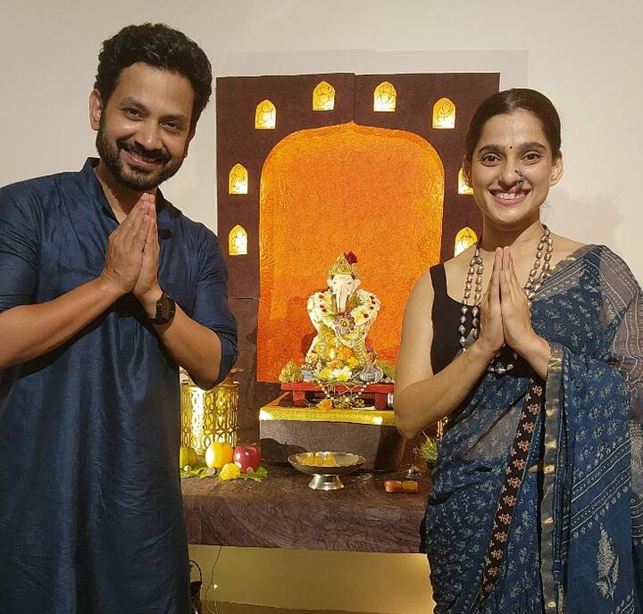 प्रिया बापट आणि उमेश कामतच्या घरी दरवर्षीप्रमाणे यंदाही बाप्पाचं दिमाखात स्वागत झालं आहे.