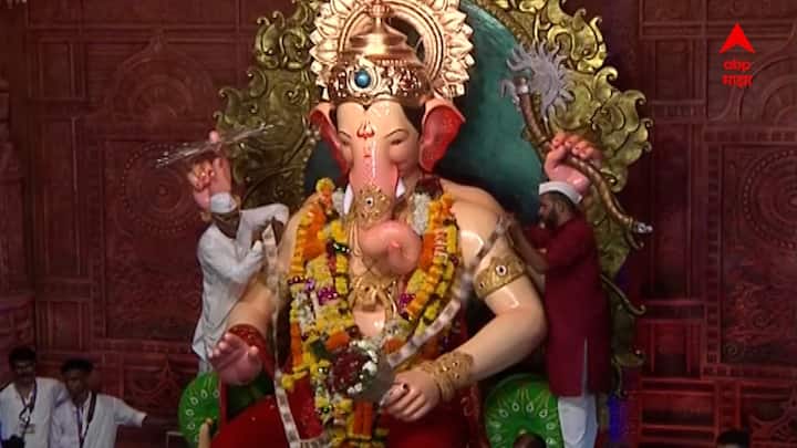 गणपती बाप्पा मोरया... पुढे दहा दिवस महाराष्ट्रभर हाच जयघोष ऐकायला मिळणार आहे.