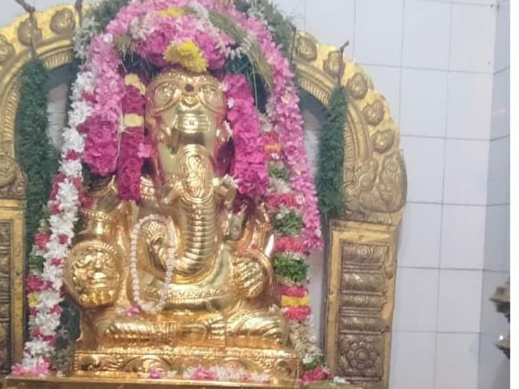 abhishekam with special products of sri karpaga vinayagar on the occasion of vinayagar chaturthi கரூர்: ஸ்ரீ கற்பக விநாயகர் ஆலயத்தில் விநாயகர் சதுர்த்தி விழா!  சிறப்பு பொருட்களால் அபிஷேகம்!