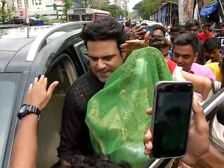 चित्रपट आणि  छोट्या पडद्यावरील अभिनेता कृष्णा अभिषेक आणि त्याची पत्नी कश्मीरा शाह यांच्या घरी बाप्पाचे आगमन झाले. कश्मीराने सांगितले की, गेली 100 वर्षे त्यांच्या कुटुंबाच्या वतीने बाप्पाची पूजा केली जात आहे.
