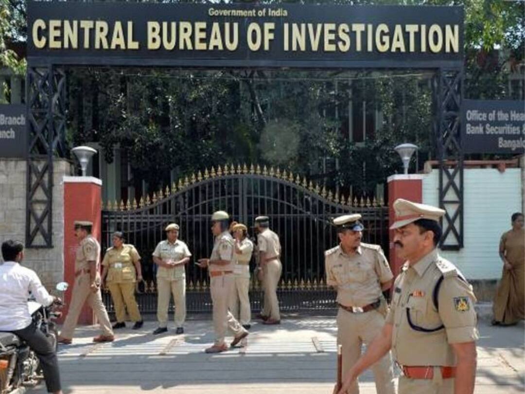 West Bengal Cattle Smuggling Case: CBI Conducts Raids At 4 Locations Detain TMC Councillor Cattle Smuggling Case: పశ్చిమ బెంగాల్‌లో సీబీఐ, పశువుల అక్రమ స్మగ్లింగ్ కేసులో సోదాలు