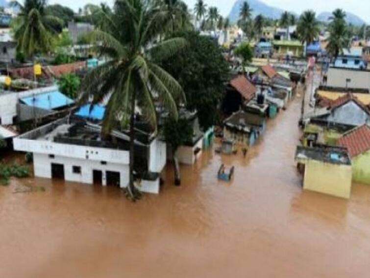 Life disrupted due to floods in Karnataka state, 27 districts affected Karnataka Flood : कर्नाटक राज्यात पुरामुळं जनजीवन विस्कळीत, 27 जिल्ह्यांना फटका