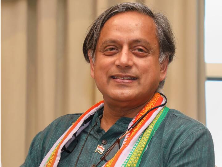 Congress MP Shashi Tharoor said will tell you in 3 weeks on contesting congress president election AICC President Election: कांग्रेस अध्यक्ष पद का चुनाव लड़ने पर बोले शशि थरूर, कहा- तीन हफ्ते में बताऊंगा