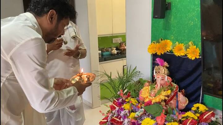 भाजपचे प्रवक्ते केशव उपाध्याय यांच्या घरी गणरायाचं आगमन झालं.