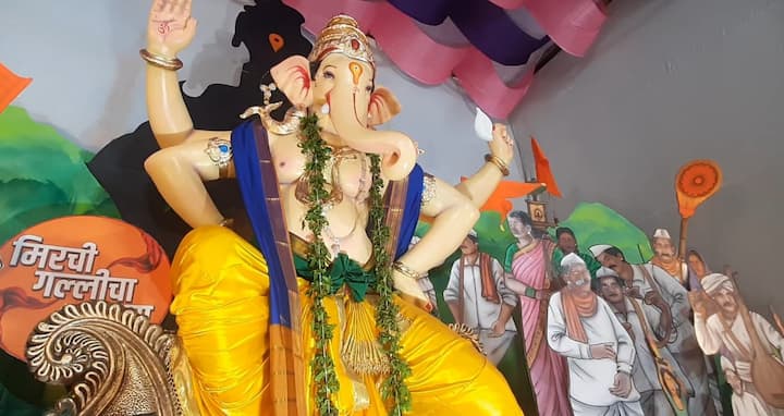 पनवेलमधील या मंडळाने दरवर्षी पारंपरिक पद्धतीने भजन- कीर्तनाचे आयोजन करण्यात येते. तर, गणेशोत्सवासाठी तयार करण्यात येणार देखावा हा देखील इकोफ्रेंडली पद्धतीने तयार करण्यात येत असून यंदा 'वारी'चा देखावा तयार करण्यात आला आहे.