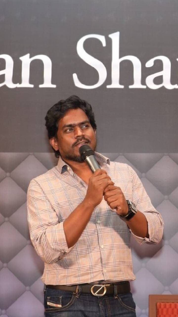 யுவன்  தாய் மீது அதிக  பாசம் கொண்டவர். தாய் பிறந்த தினத்திலேயே