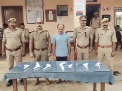 Pilibhit News: अवैध शराब और मादक पदार्थों की तस्करी करने वाले गैंगस्टर को पीलीभीत पुलिस ने दबोचा, हथियार बरामद