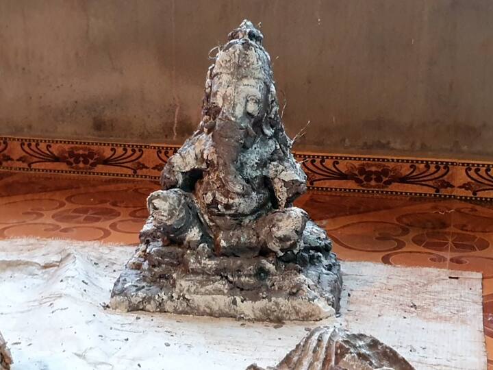 वैभव चव्हाण हा उच्चशिक्षित तरुण चिपळूण तालुक्यातील बोरगाव मोरेवाडीत राहतो. त्याने यंदा नवीन प्रयोग करत शेवग्याचा पाला किंवा पावडर वापरुन गणेश मूर्ती साकारल्या आहेत.