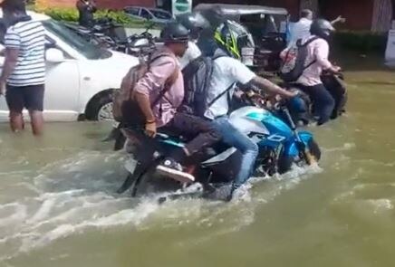 Karnataka Flood : कर्नाटक राज्यात पुरामुळं जनजीवन विस्कळीत, 27 जिल्ह्यांना फटका