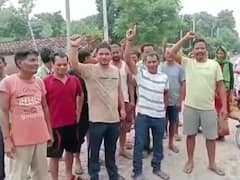 ये कैसा काम? पहली ही बारिश में सड़क पर बने गड्ढे, नाराज गांव वालों ने PWD के खिलाफ उठाया ये कदम