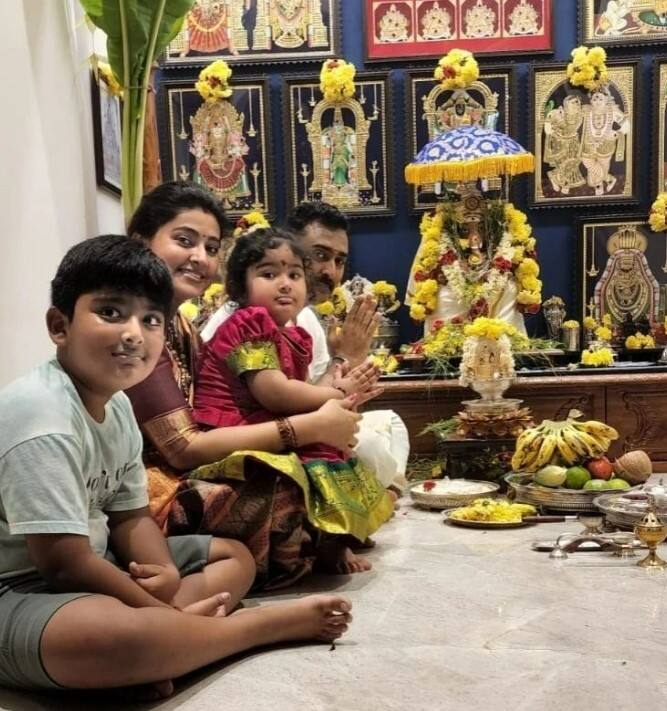వినాయకుడి పూజలో తమ పిల్లలతో స్నేహ, ప్రసన్న కుమార్ (Photo Courtesy: Social Media)