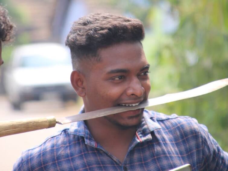 Youth arrested for threatening to kill woman with strap knife in Coimbatore TNN ‘நான் ரவுடி’... பட்டா கத்தியுடன் பெண்ணுக்கு கொலை மிரட்டல் -  பின்னர் நடந்த சம்பவம்..!
