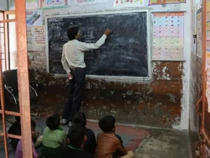 As many as 31472 primary teacher posts are vacant in the maharashtra state teacher posts vacant in maharashtra : राज्यात तब्बल 31 हजार 472 शिक्षकांची पदे रिक्त! दुसरीकडे आहे त्या शिक्षकांना शाळाबाह्य कामात जुंपले!