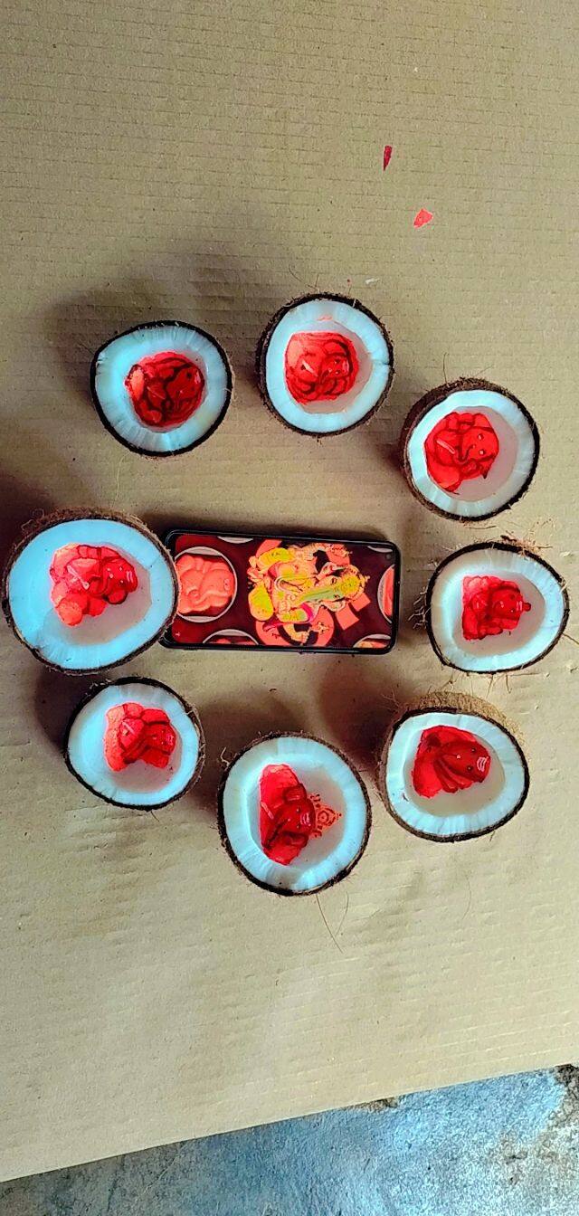 चित्रकार कौशिक दिलीप जाधव प्रत्येक वेळी नवनवीन कल्पनेतून विविध चित्रे साकारत असतात.