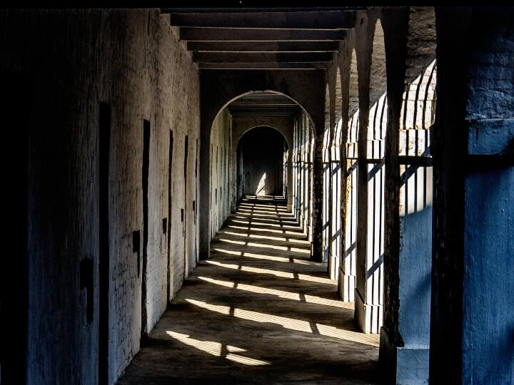 For Rs 500 a night, Uttarakhand offers real jail experience Prison Adventure : 500 ரூபாய்க்கு ஜெயில் அனுபவம்.. உடனே கிளம்புங்க, ஜாலியா ஜெயிலுக்கு போங்க.. என்னம்மா யோசிக்கறாய்ங்க?