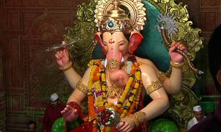 देशभरात प्रसिद्ध असलेला लालबागचा राजा, गणेशगल्लीतला मुंबईचा राजा आणि अन्य मंडळांनी दोन वर्षांनी निर्बंधमुक्त गणेशोत्सव मोठ्या जल्लोषात साजरा करण्याचं नियोजन केलं आहे.