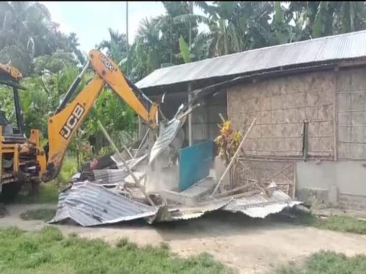 Assam Government demolished Madarssa in Bongaigaon District in Terror Activities connection Madarsa Demolition: असम में फिर चला मदरसे पर बुलडोजर, आतंकी गतिविधि में इस्तेमाल का लगा आरोप
