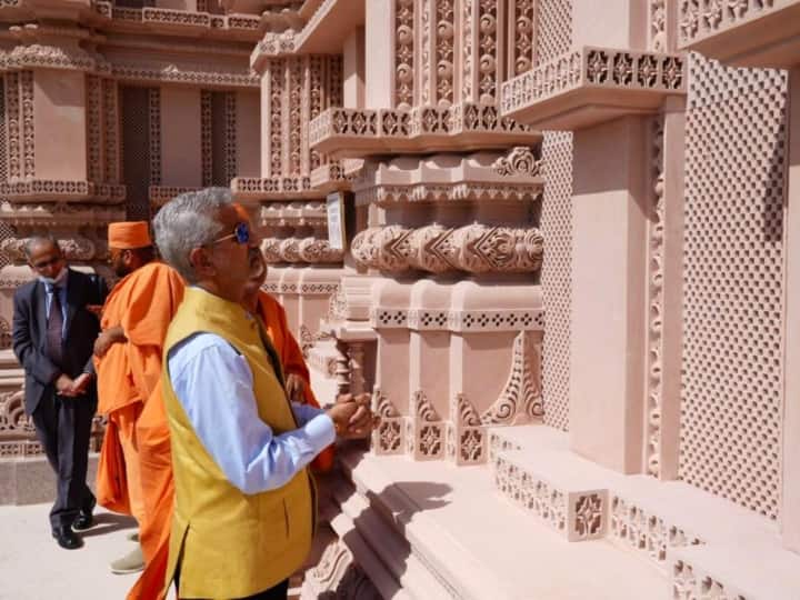 विदेश मंत्री डॉ एस.जयशंकर सऊदी अरब के दौरे पर गये हुए हैं. इस दौरान उन्होंने वहां के निर्माणाधीन मंदिर का भी दौरा किया.