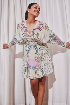 Regina : சுடச்சுட  தூரல் பொழிவது நீ தான்... நடிகை ரெஜினாவின் ரீசென்ட் போட்டோஷூட்!