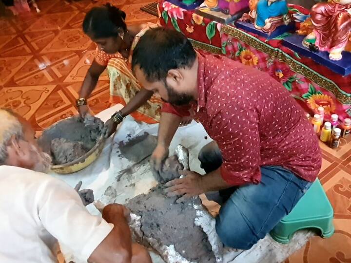 या मूर्तींना बाहेरील गावातून मोठ्या प्रमाणावर मागणी होत आहे. विशेष म्हणजे या मूर्ती वजनाने हलक्या आणि स्वस्त असल्याने पहिल्याच वर्षी साकारलेल्या सर्व मूर्ती संपल्या आहेत.