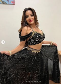 Monalisa: ਬਲੈਕ ਕਲਰ ਦੇ ਪਾਰਦਰਸ਼ੀ ਲਹਿੰਗਾ ਵਿੱਚ ਮੋਨਾਲੀਸਾ ਨੇ ਮਚਾਈਆ ਧਮਾਲ, ਪਤੀ ਵਿਕਰਾਂਤ ਵੀ ਹੋਏ ਪ੍ਰਭਾਵਿਤ