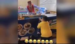 Funny Video: ਛੋਟੇ ਬੱਚੇ ਨੇ ਤੁਰਕੀ ਆਈਸਕ੍ਰੀਮ ਵਿਕਰੇਤਾ ਨੂੰ ਚੱਖਾਇਆ ਮਜਾ, ਫੜ ਕੇ ਖਿੱਚਿਆ ਡੰਡਾ, ਆਈਸਕ੍ਰੀਮ ਖੋਹ ਕੇ ਕੀਤਾ ਅਜਿਹਾ ਕੁਝ