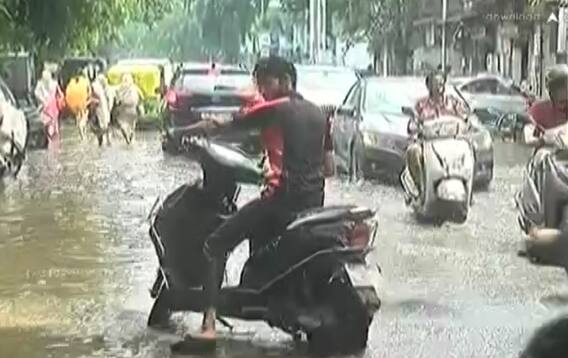 અમદાવાદઃ સહેજ વરસાદમાં આ વિસ્તારમાં ફરી ભરાઈ ગયા પાણી, જુઓ કેવી છે સ્થિતિ