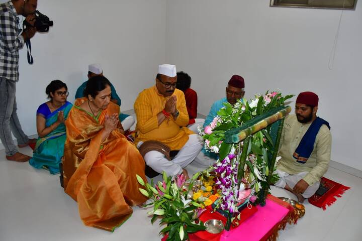 सावे यांच्या औरंगाबाद येथील निवासस्थानी गणरायाचे आगमन झाले.