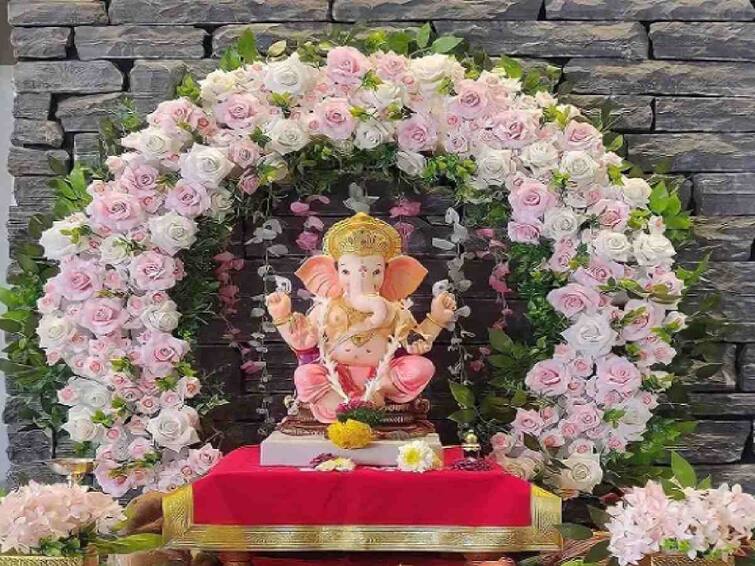 Ganesh Chaturthi 2022 use real flower decoration for Ganpati Bappa here is some decoration tips Ganesh Chaturthi 2022 : गणपती बाप्पाच्या सजावटीसाठी ताजी फुलं वापरताय? मग, जाणून घ्या कसे कराल डेकोरेशन...