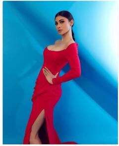 Red Thai High Slit Dress 'ਚ ਬੇਹੱਦ ਖੂਬਸੂਰਤ ਨਜ਼ਰ ਆਈ ਮੌਨੀ ਰਾਏ, ਵੇਖੋ ਤਾਜ਼ਾ ਤਸਵੀਰਾਂ