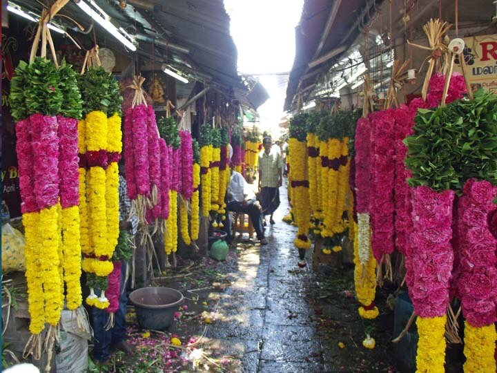 விநாயகர் சதுர்த்தியையொட்டி தேனி , திண்டுக்கல்லில் பூக்கள் விற்பனை அதிகரிப்பு..!