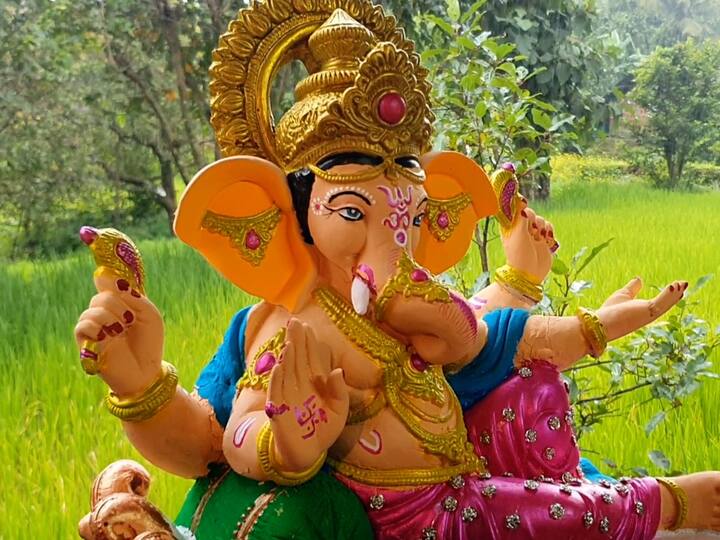 कोकणात मोठ्या भक्तीभावाने हा उत्सव पार पाडतो. विविध रुपातील गणेश मूर्ती घराघरात विराजमान होते.कोकणात मोठ्या भक्तीभावाने हा उत्सव पार पाडतो. विविध रुपातील गणेश मूर्ती घराघरात विराजमान होते.