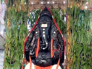 ஆசியாவிலேயே ஒரே கல்லால் அமையப்பெற்ற 32 அடி உயர சங்கடகர சதுர்த்தி விநாயகர்