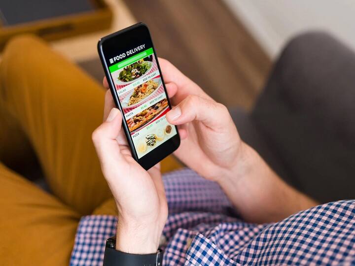 Online Food Delivery: फूड डिलीवरी ऐप जैसे Zomato, Swiggy से खाना मंगवाना 60% तक का महंगा! सर्वे में हुआ खुलासा Survey on Online Food Delivery apps food ordering on Zomato Swiggy can cost you 10 to 60 more expensive Online Food Delivery: फूड डिलीवरी ऐप जैसे Zomato, Swiggy से खाना मंगवाना 60% तक का महंगा! सर्वे में हुआ खुलासा